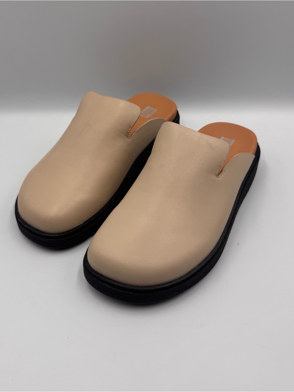 🤎NEW FitFlop Beige Leather Insole Mule Clogs - Black Outsole Size 7